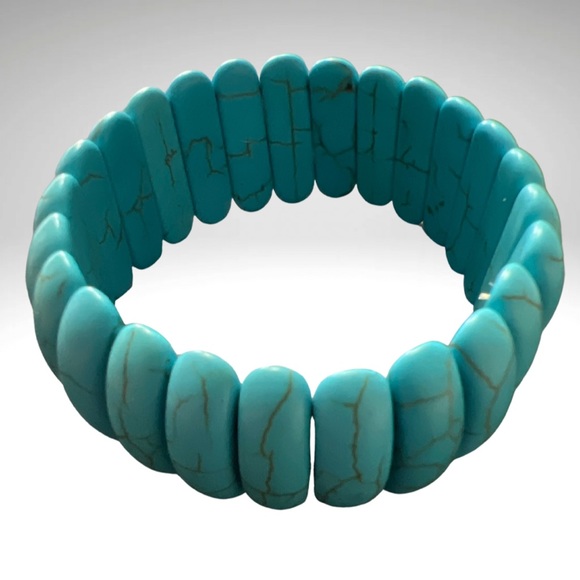 Turquoise Costume Jewelry, Necklace, Bracelet,& Drop Beaded earrings - Picture 10 of 15